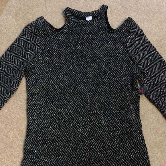 Metallic Top with Cold Shoulders, Large, NWT, No Boundries - Picture 2 of 2